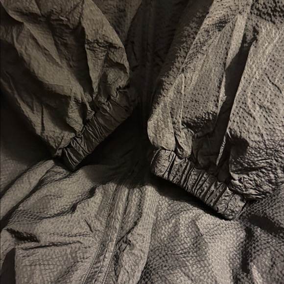 Lululemon - Picture 3 of 8